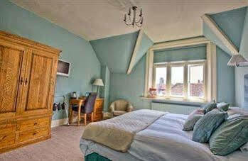 The Bell Hotel 3*